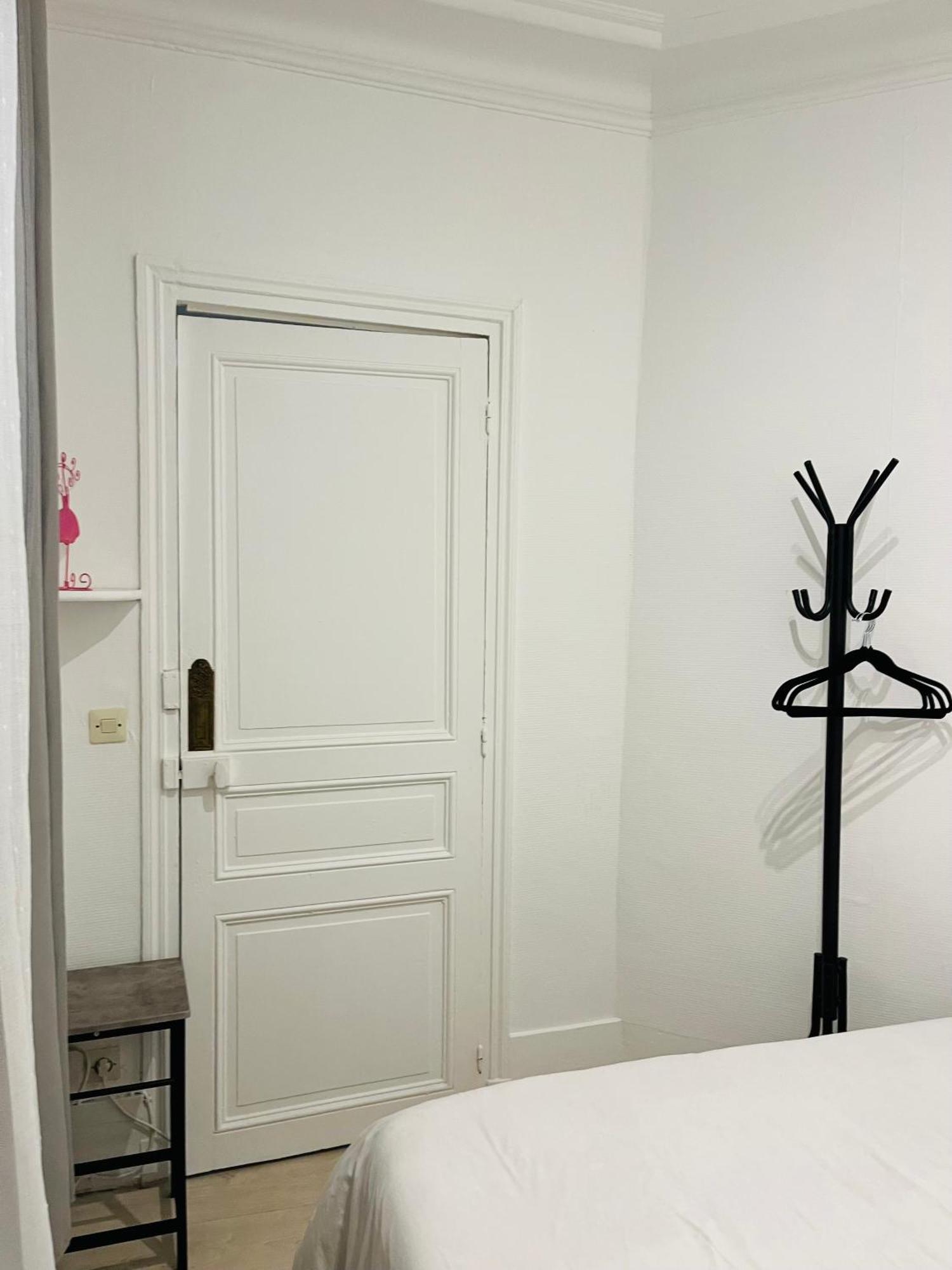 Apartment In Montmartre, Paris, Near Sacre-Coeur Read Host Profile For Booking Luaran gambar