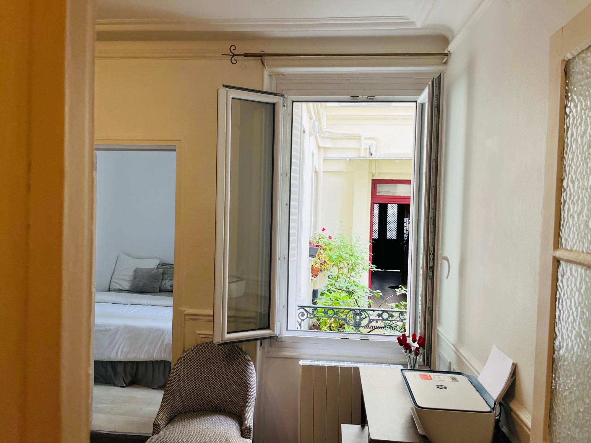 Apartment In Montmartre, Paris, Near Sacre-Coeur Read Host Profile For Booking Luaran gambar